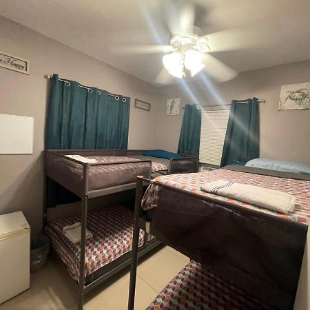 Miami Vibes "Hostel-Like" Shared Room นอร์ทไมอามี ภายนอก รูปภาพ