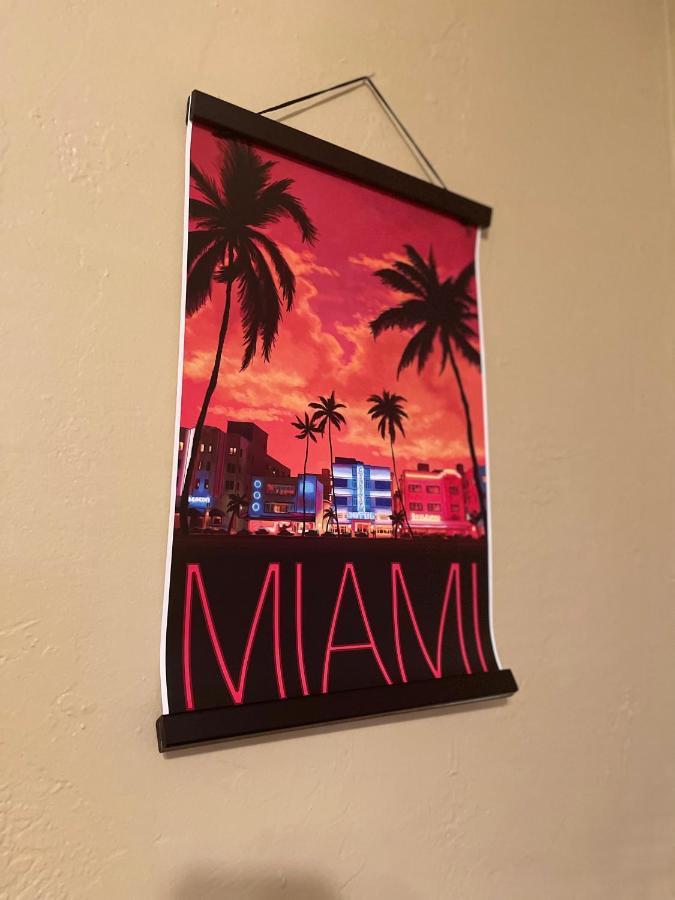 Miami Vibes "Hostel-Like" Shared Room นอร์ทไมอามี ภายนอก รูปภาพ