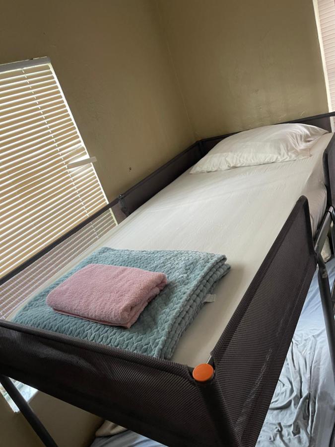 Miami Vibes "Hostel-Like" Shared Room นอร์ทไมอามี ภายนอก รูปภาพ