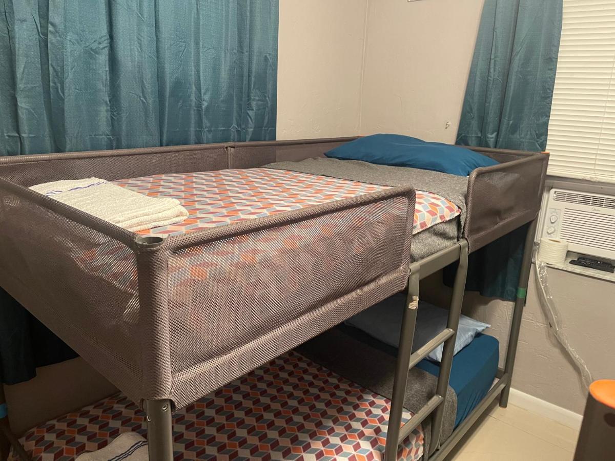 Miami Vibes "Hostel-Like" Shared Room นอร์ทไมอามี ภายนอก รูปภาพ