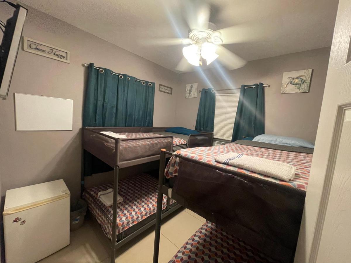 Miami Vibes "Hostel-Like" Shared Room นอร์ทไมอามี ภายนอก รูปภาพ