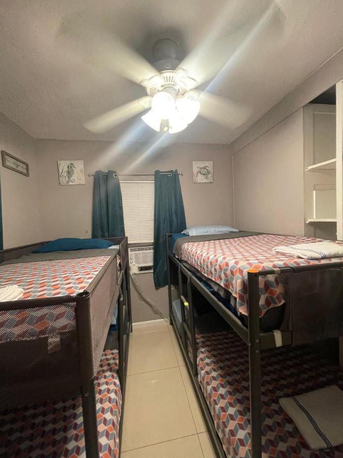 Miami Vibes "Hostel-Like" Shared Room นอร์ทไมอามี ภายนอก รูปภาพ