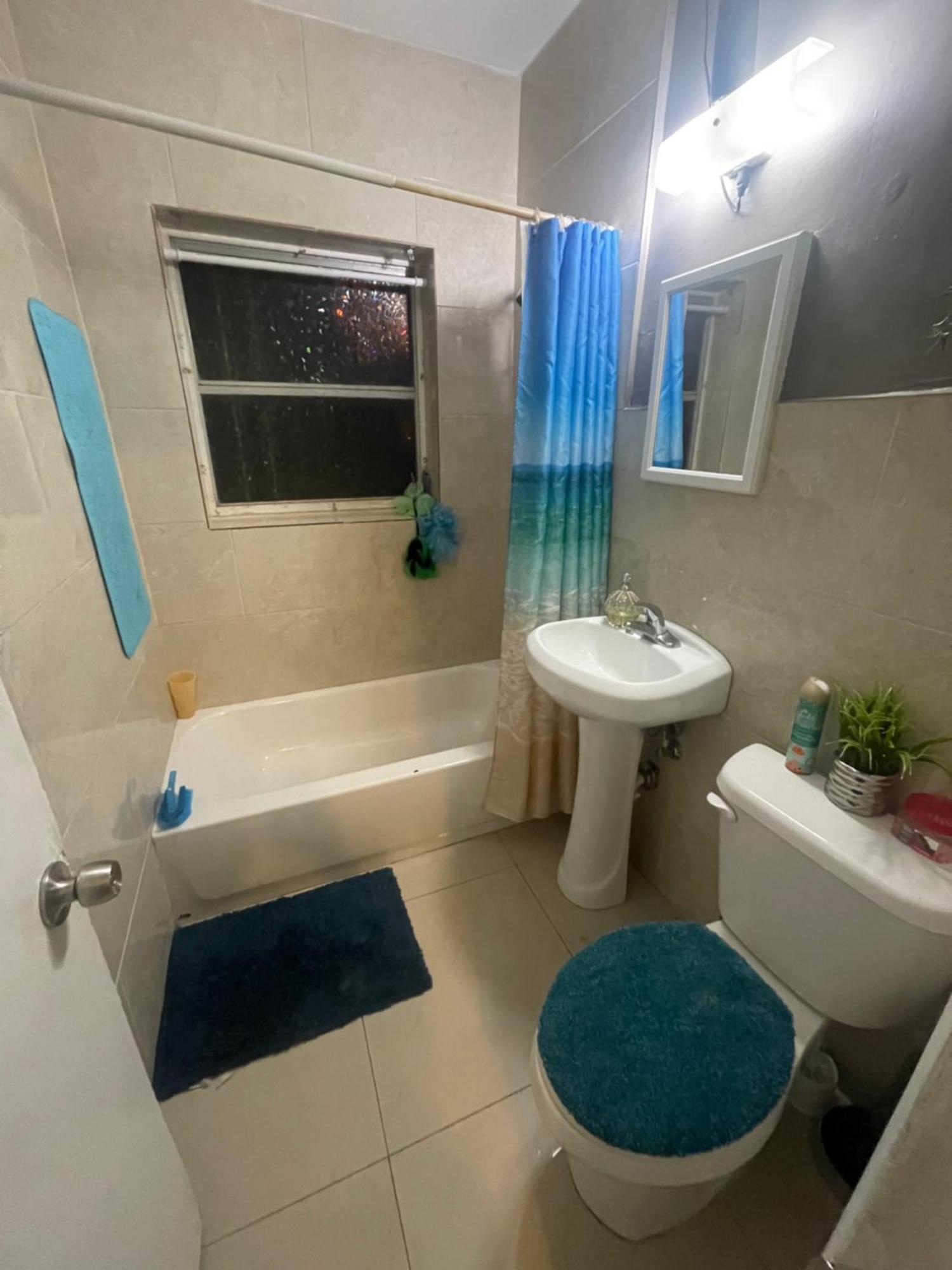 Miami Vibes "Hostel-Like" Shared Room นอร์ทไมอามี ภายนอก รูปภาพ