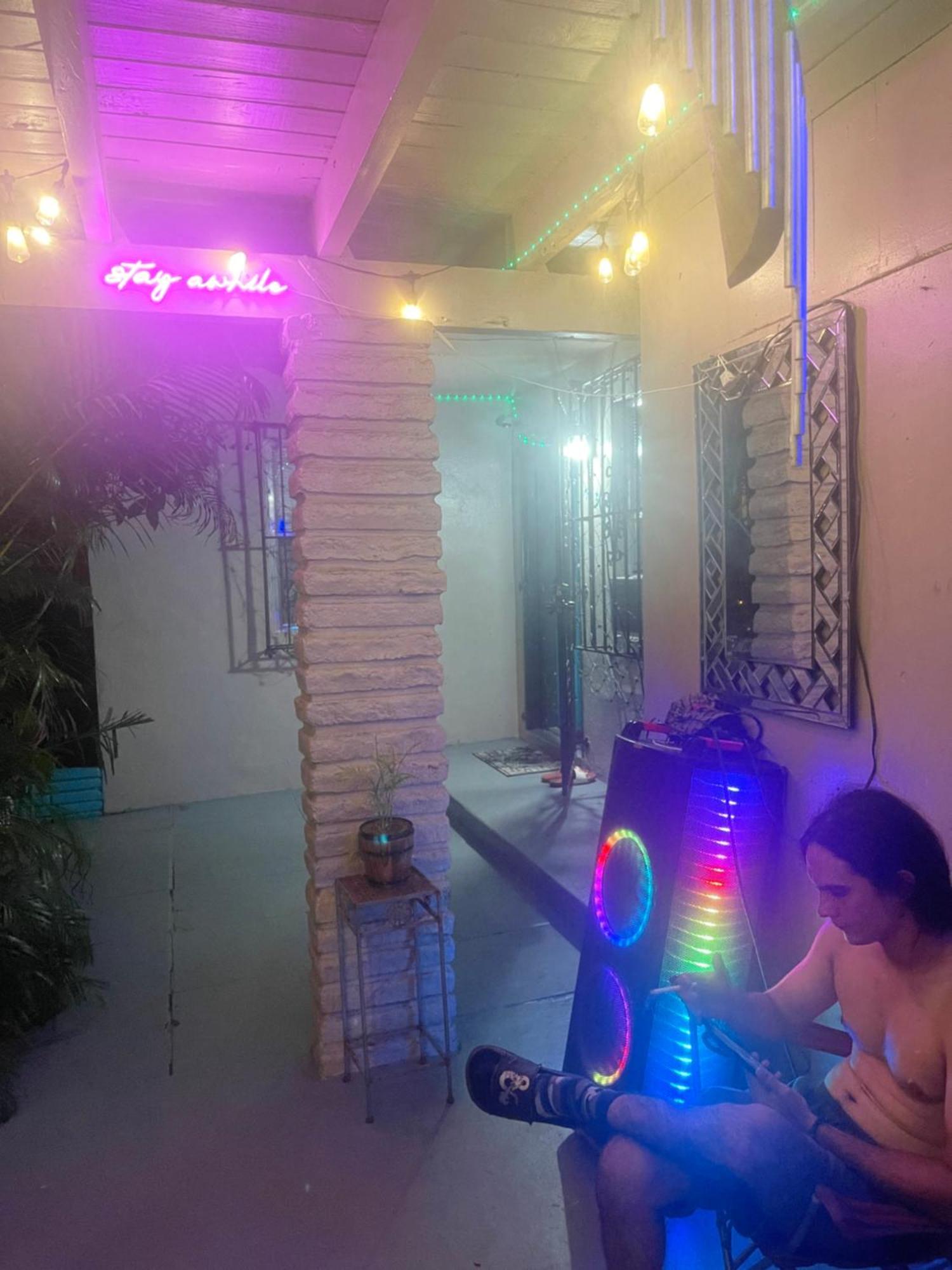 Miami Vibes "Hostel-Like" Shared Room นอร์ทไมอามี ภายนอก รูปภาพ