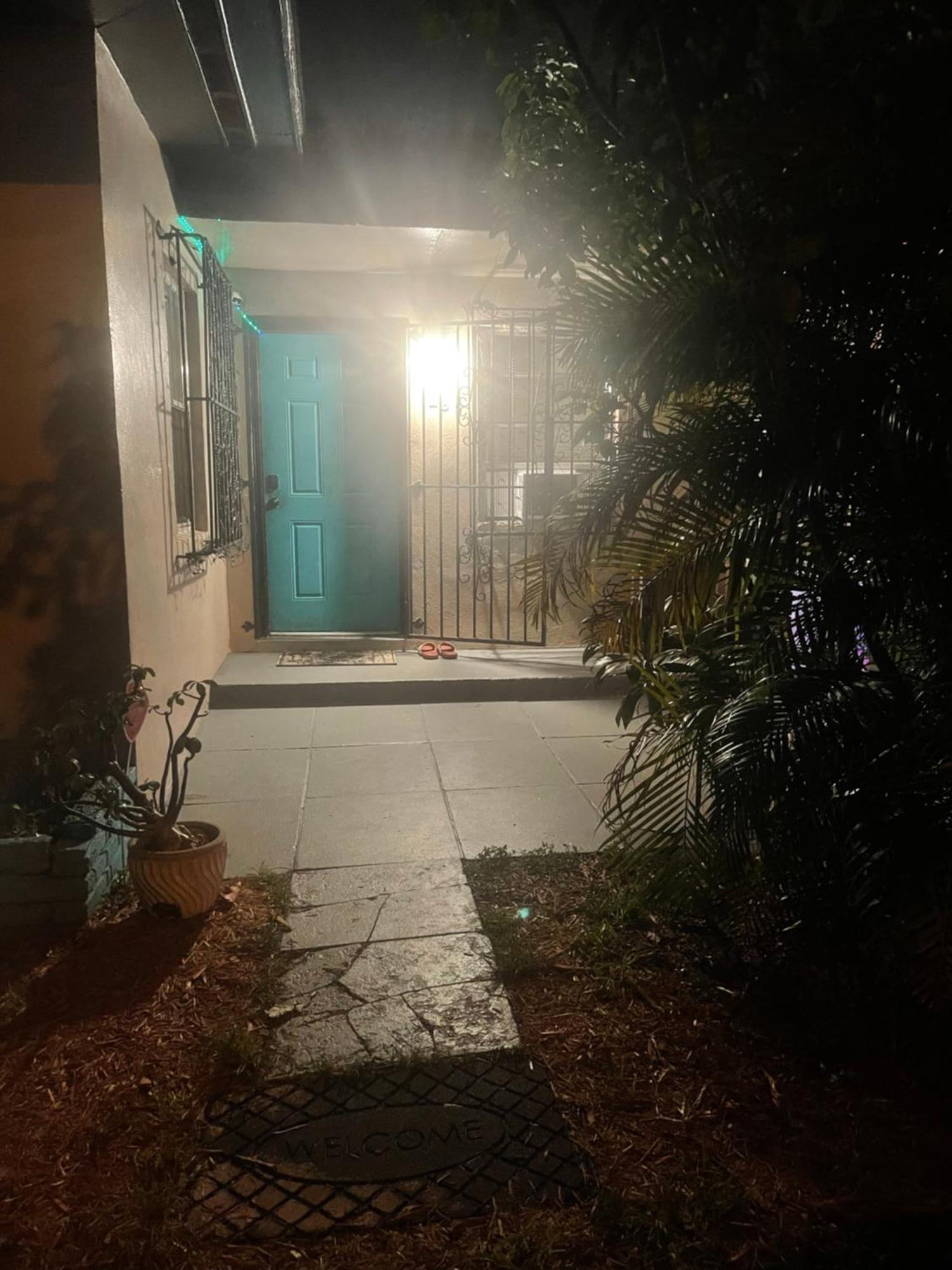 Miami Vibes "Hostel-Like" Shared Room นอร์ทไมอามี ภายนอก รูปภาพ